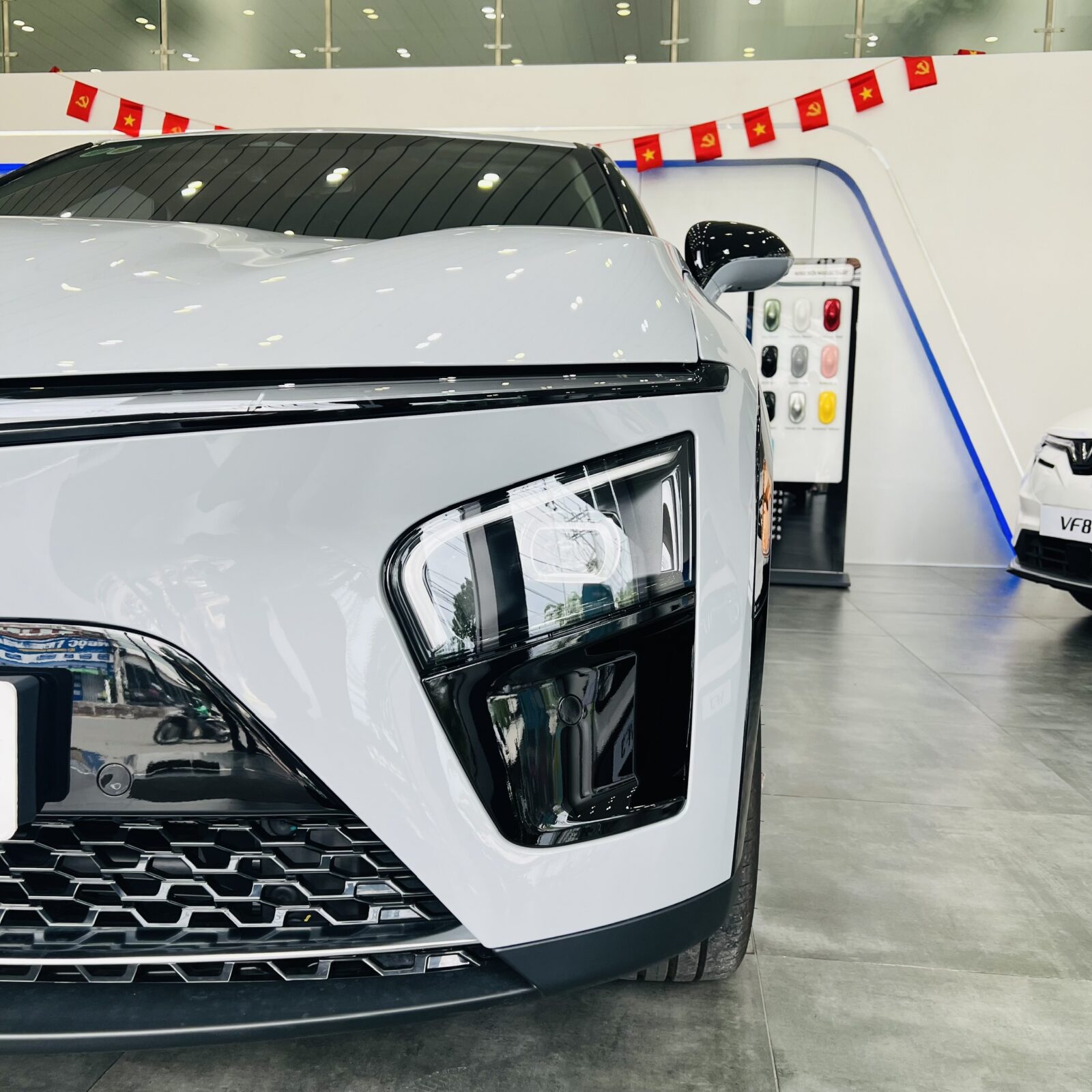 Vinfast VF7 Eco Màu Xám Xi Măng 2025 13 Vinfast VF7 Eco Màu Xám Xi Măng 2025 vf7 eco xam trang bi cum den full led Vinfast VF7 Eco Màu Xám Xi Măng 2025